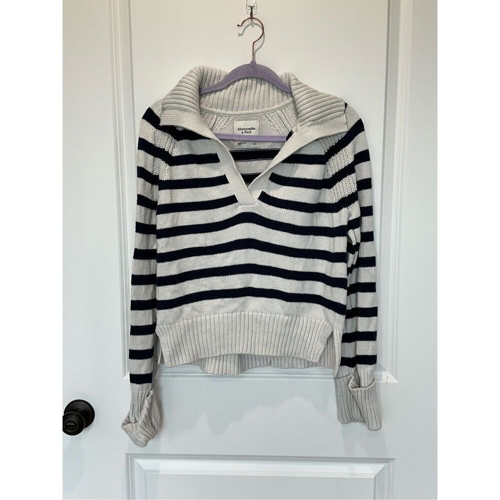 Abercrombie & Fitch White and Navy Striped Collared Sweater Size Small